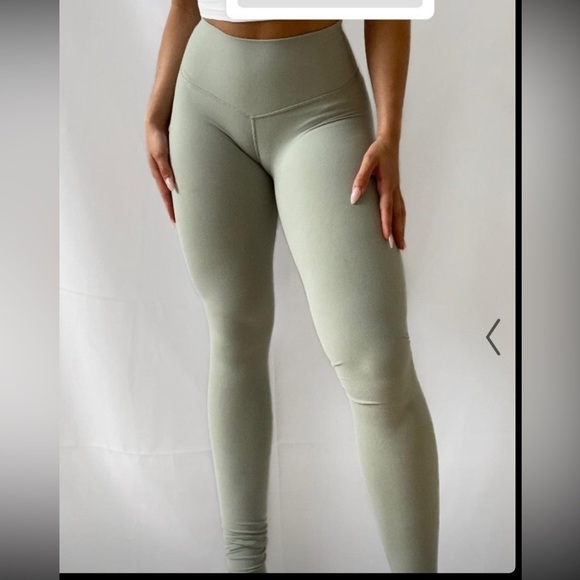 TNA Butter Hight Rise Leggings - Picture 3 of 3